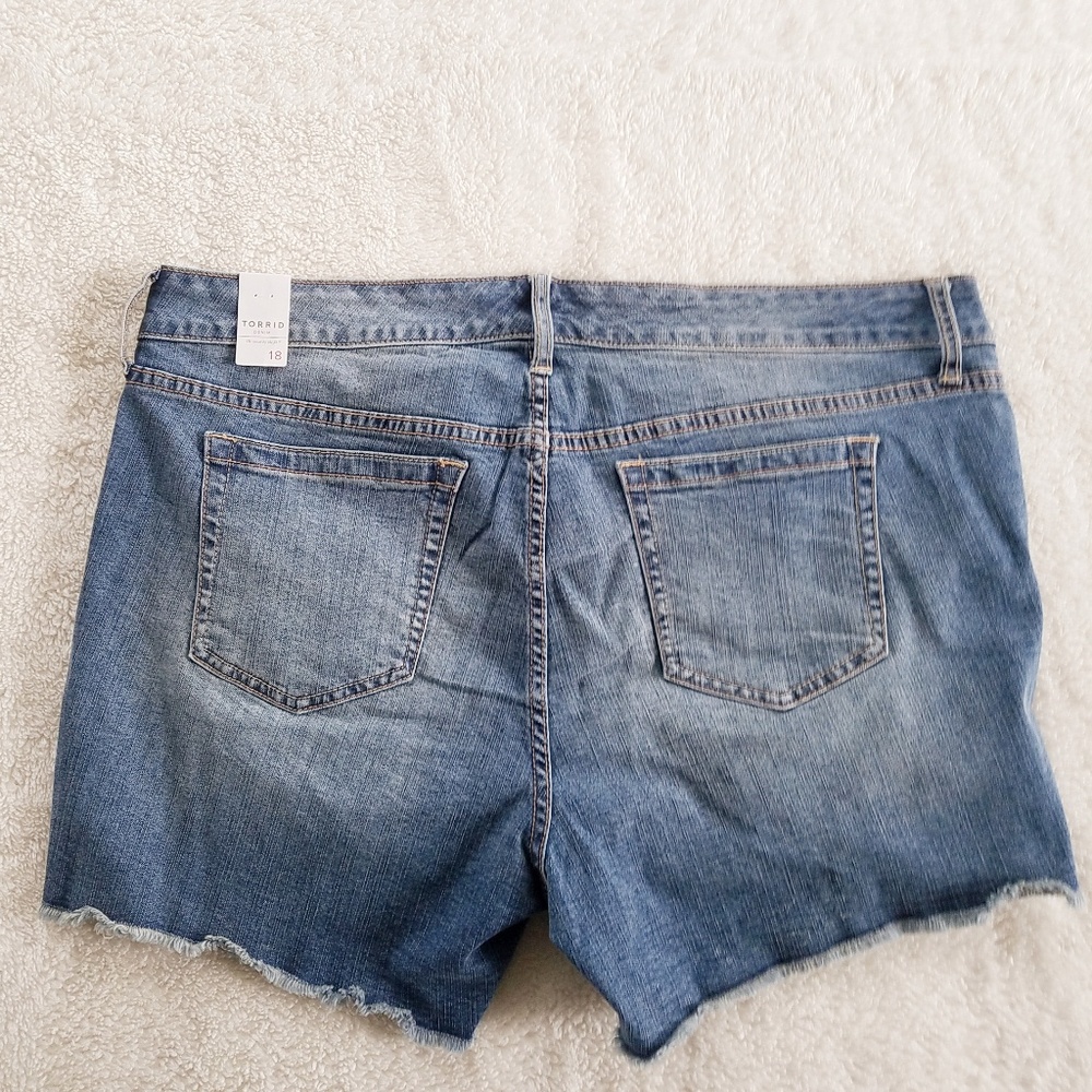 Torrid Destructed Jean Short 5 in. Inseam - Picture 6 of 8